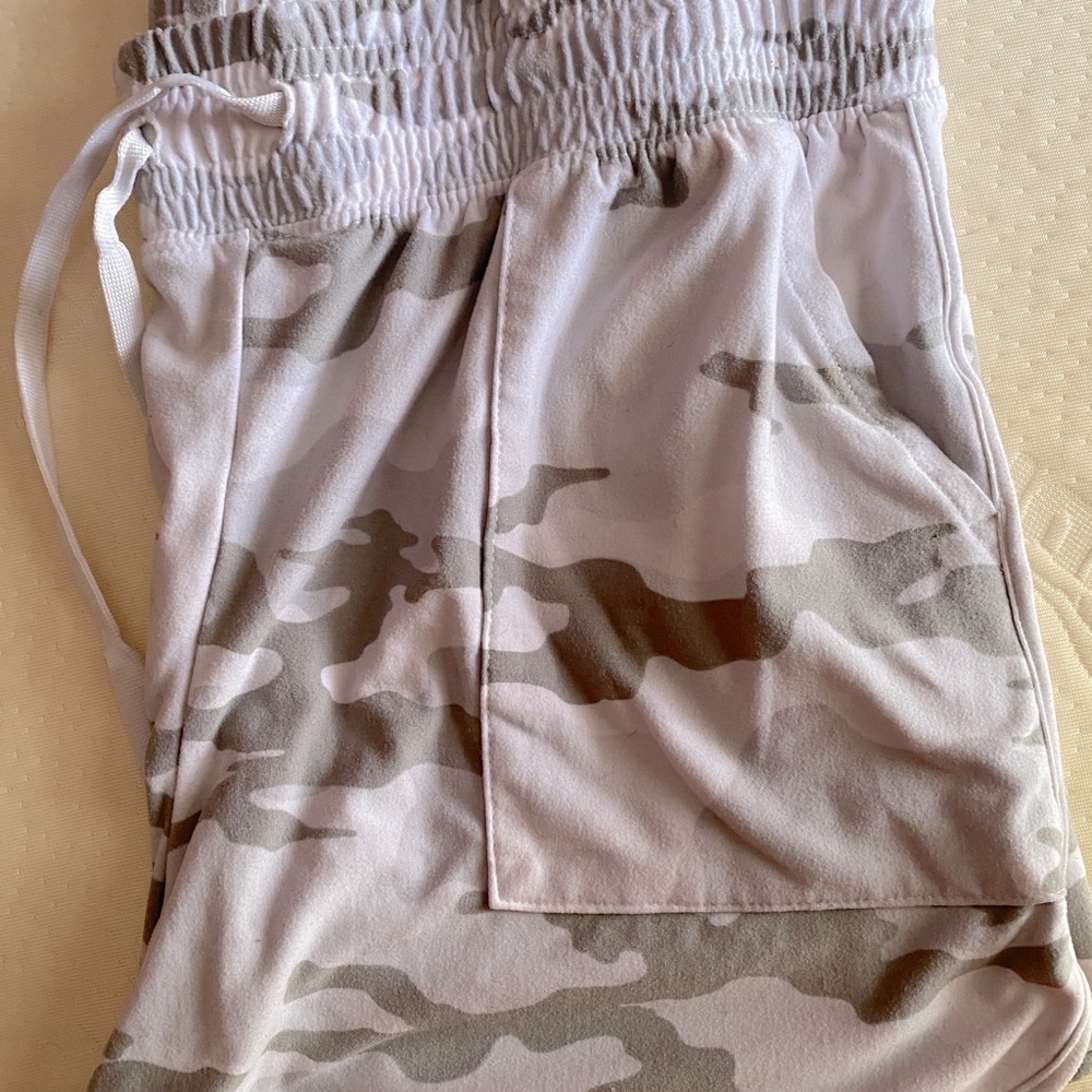 Woman’s Grey and White Camouflage Shorts - Picture 4 of 4